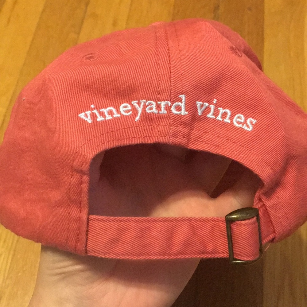 Vineyard Vines Whale Logo Hat🐳 PRICE DROP‼️ - Picture 2 of 6